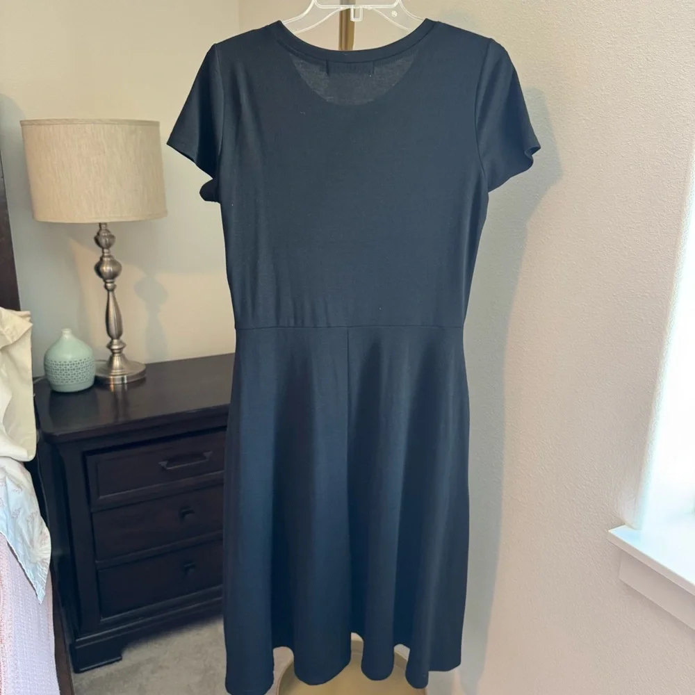 Black T-Shirt Dress A-Line Short Sleeve Knee Length Medium